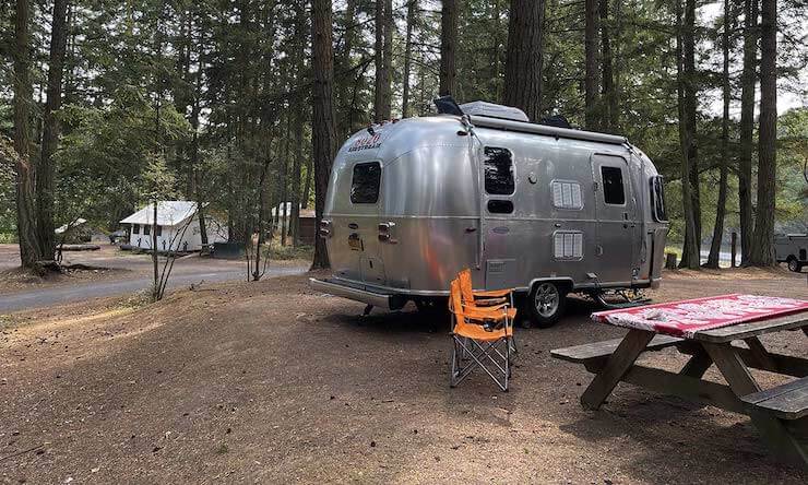 Airstream with glamping at Lakedale